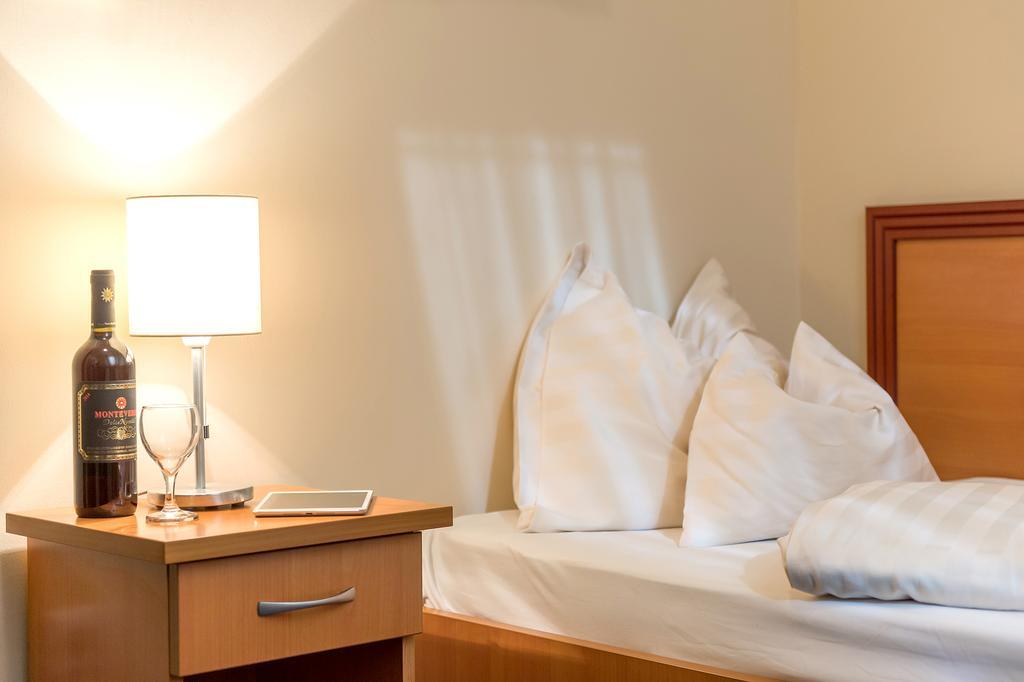 P4W Hotel Residence Szombathely Habitación foto
